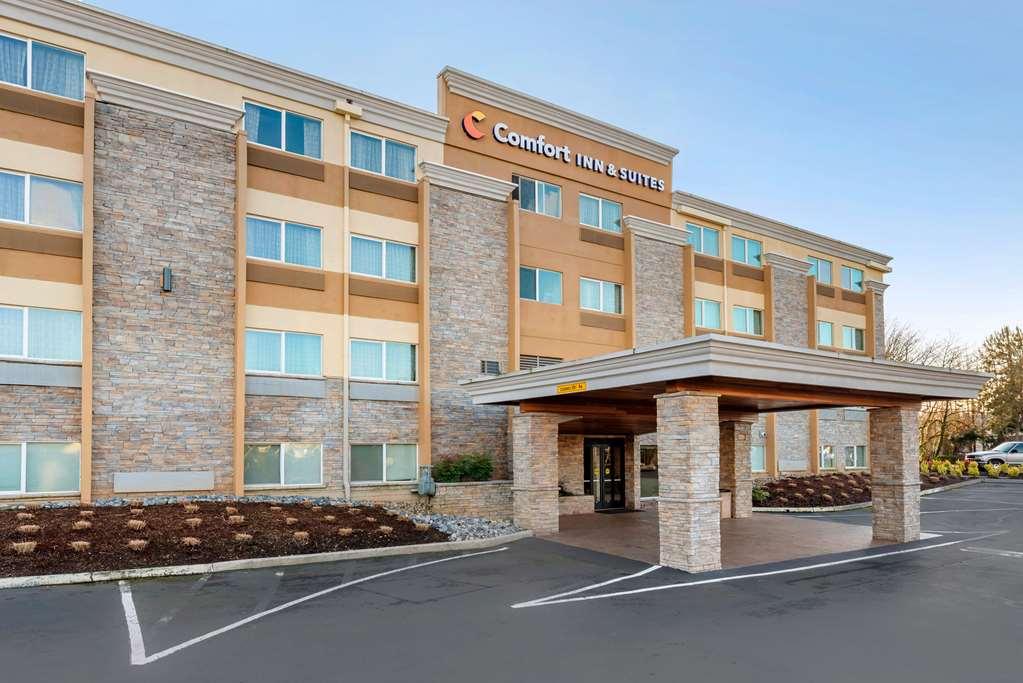 Comfort Inn & Suites Tigard Near Washington Square Exterior photo